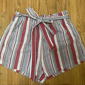 High Waisted Stripe Tie Shorts 

Size Large

Very good condition!